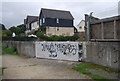 Flood gate and flood wall