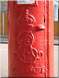 TQ3669 : Edward VII postbox, Clock House Road / Queens Road, BR3 - royal cipher by Mike Quinn