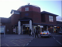 SU9949 : Guildford station by David Howard
