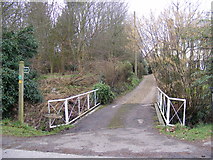 TM3569 : Footpath to Mill Hill & entrance to Lane House by Geographer