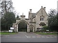 East Finchley: St Marylebone Cemetery: The lodge & entrance gates