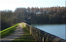 SK3372 : Across the dam, Linacre Middle Reservoir by Andrew Hill