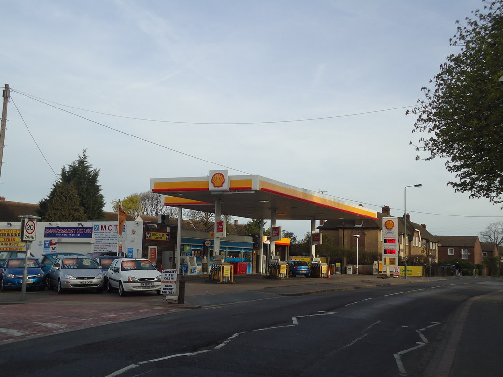 Petrol station, Beddington Lane,... © Stacey Harris :: Geograph Britain ...