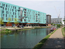 TQ3682 : Regent's Canal: Queen Mary University by Gareth James