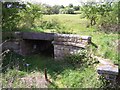 Disused railway bridge near Slipper Hill Reservoir