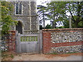 Footpath to the B1438 Yarmouth Road