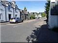 B827, Comrie