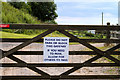 2011 : Friendly sign on a gate, top of Bodden Lane