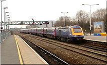 SU1485 : Paddington train arrives at Swindon station by Jaggery