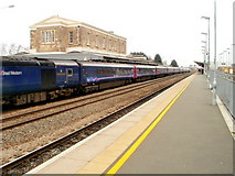 SU1485 : Paddington train about to depart from Swindon station by Jaggery