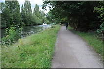 TQ0865 : Thames Path beside the Desborough Cut by Philip Halling