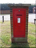 TM4977 : Halesworth Road Edward VII  Postbox by Geographer