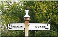 Finger post detail, Ednam Road