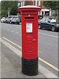 TQ2487 : Edward VII postbox, Templars Avenue / Ravenscroft Avenue, NW11 by Mike Quinn