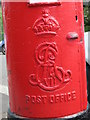 TQ2588 : Edward VII postbox, Hampstead Way / Temple Fortune Hill, NW11 - royal cipher by Mike Quinn