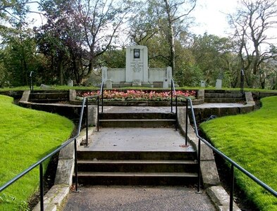 NS2676 : Memorial for those killed in the Greenock air raids by Lairich Rig