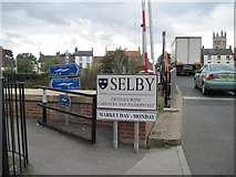 SE6132 : Selby.  A  crossing  point by Martin Dawes