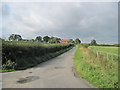 SE4161 : Farm  Road  to  Priestcar  Lodge  Farm by Martin Dawes