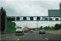 TQ5693 : M25 anticlockwise by Robin Webster