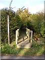 Footbridge of the footpath to Station Road