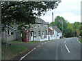 B4570 passes through Pont-Hirwaun