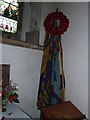 St Thomas a Becket, Cliffe: flags