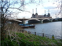 TQ2877 : Grosvenor Bridge by Robin Sones