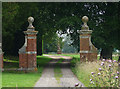 Gate piers near East Stratton