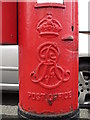 Edward VII postbox, Ellesmere Avenue, NW7 - royal cipher