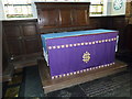 St Mary, Glynde: altar