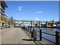 NZ2563 : A rail bridge over the River Tyne, Newcastle by Ian S