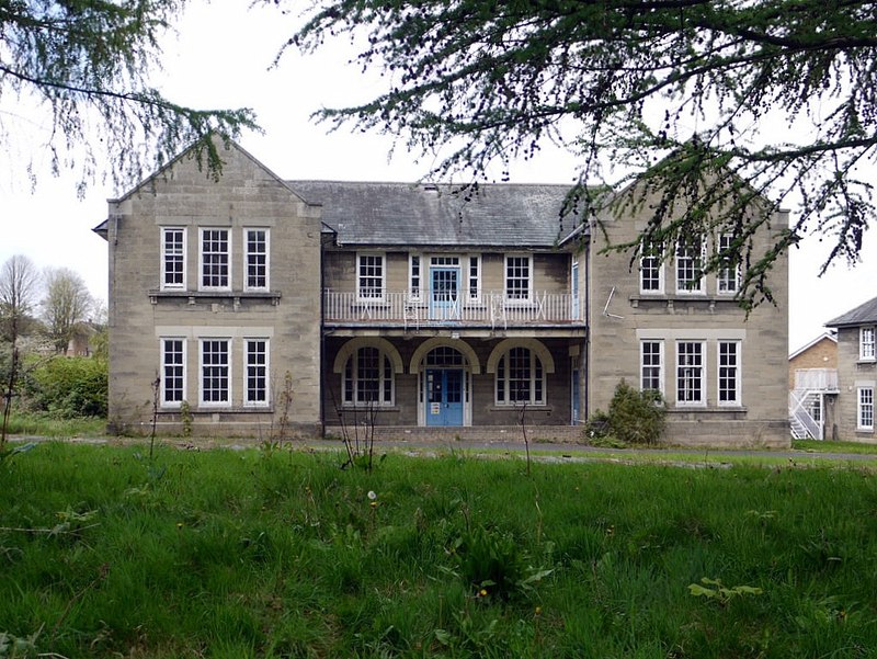 Disused building of Prudhoe Hospital © Andrew Curtis :: Geograph ...