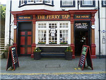 NT1378 : The Ferry Tap, High Street by kim traynor