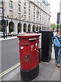 TQ2980 : London: postbox № W1 74, Piccadilly by Chris Downer