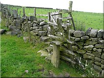 SD9923 : Footpath gate, stile and waymark on the Cragg Hall branch of Hebden Royd FP87 by Humphrey Bolton