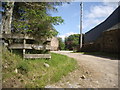 Access to Whiteknowes farmyard