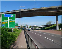 TQ2287 : M1 motorway ahead, Staples Corner, London by Jaggery