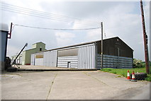 TQ6862 : Modern barn, Paddlesworth Farm by N Chadwick