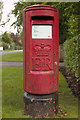 SE3052 : Elizabeth II Postbox, Fulwith Avenue by Mark Anderson