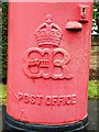 Edward VIII postbox, Priory Road - royal cipher