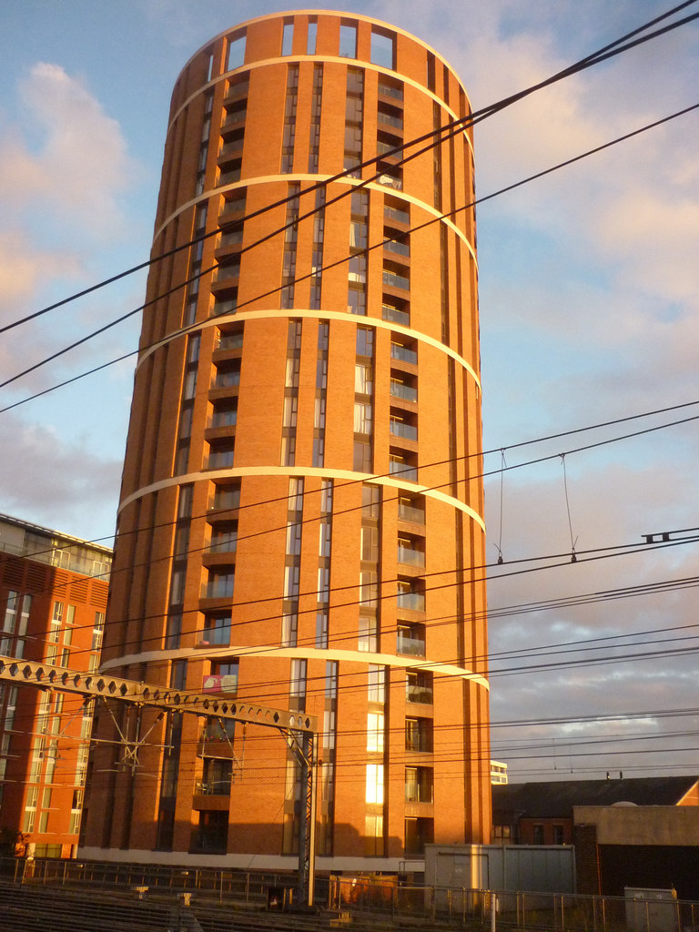 candle-house-granary-wharf-leeds-john-sparshatt-geograph-britain