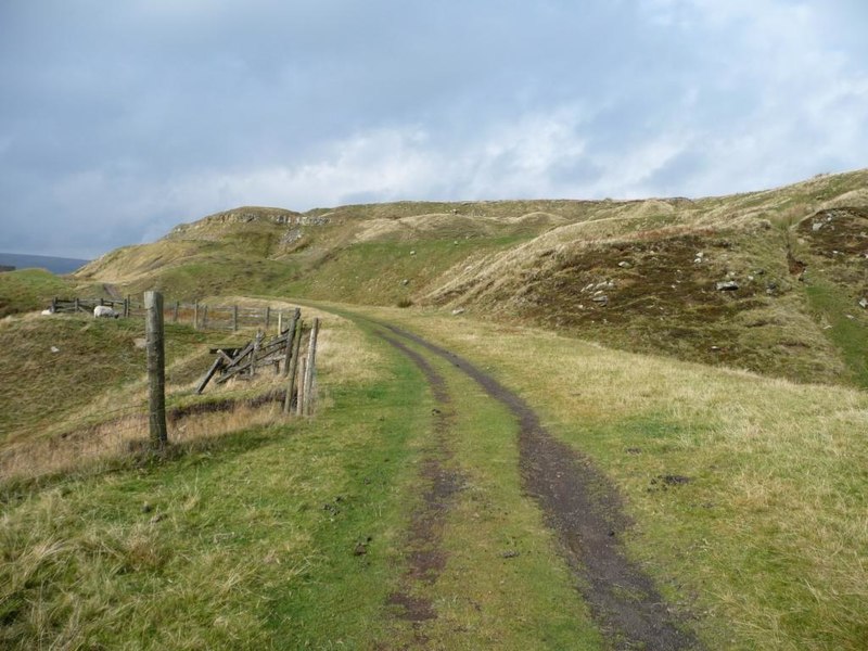 The former Rosedale Railway, below East... © Christine Johnstone ...