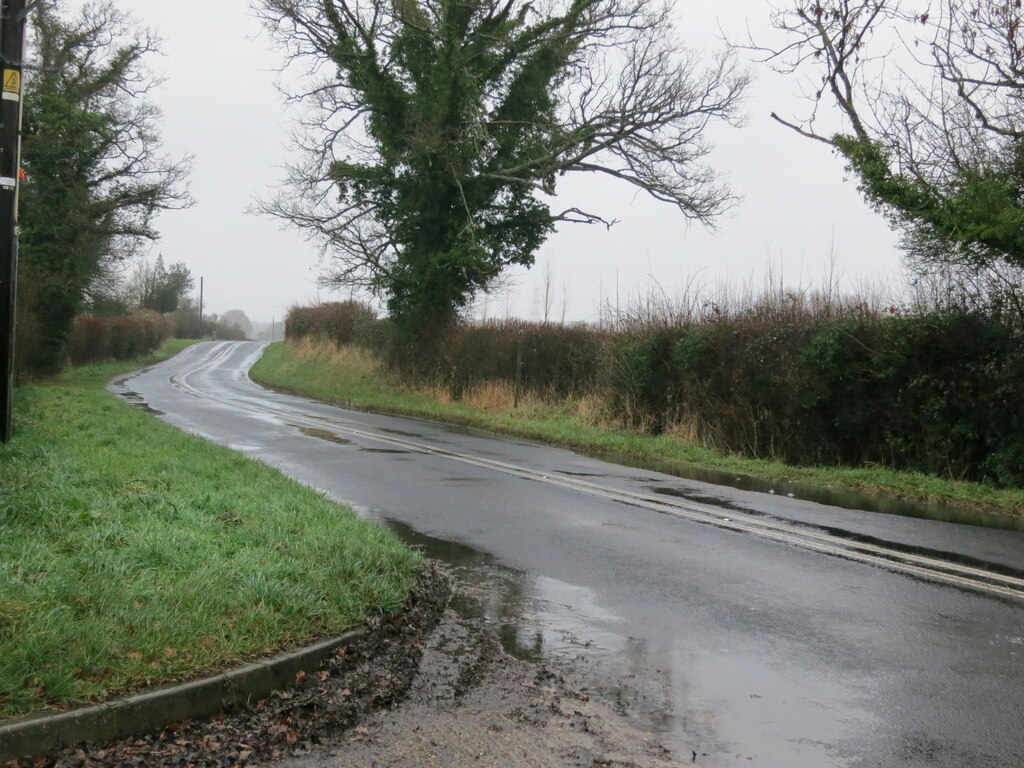 Public Footpath © The Saunterer :: Geograph Britain and Ireland