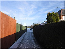 TA0428 : A path leading from Hull Road to Colville Avenue, Anlaby by Ian S