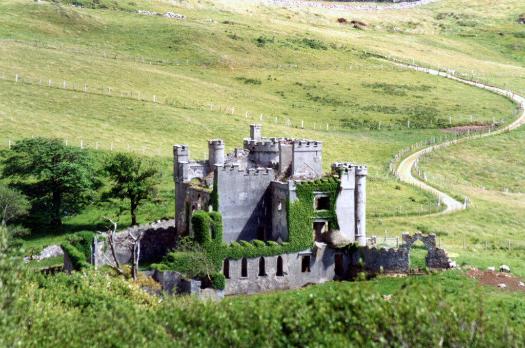 Clifden Castle Â© Jo Turner :: Geograph Ireland