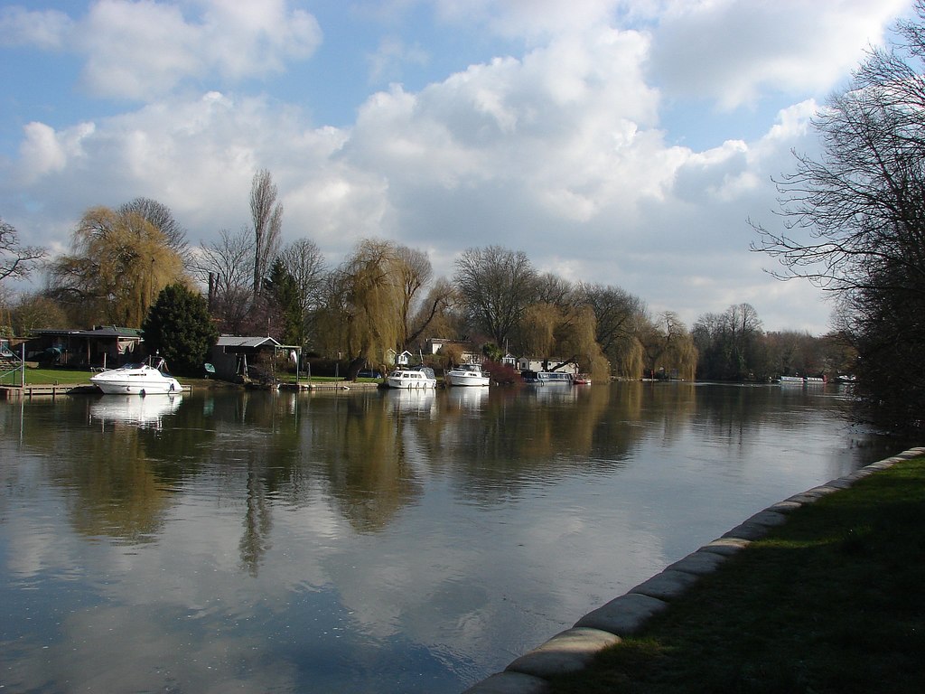River Thames, Staines © Alan Hunt :: Geograph Britain and Ireland