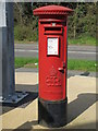 Edward VIII postbox, Kingpost Parade, London Road, GU4