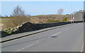 Postbox in a long wall, Llanllyfni