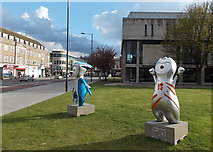 SU9779 : Wenlock and Mandeville statues, Slough by Jaggery