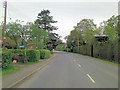 B4209 north of Yew Tree Farm